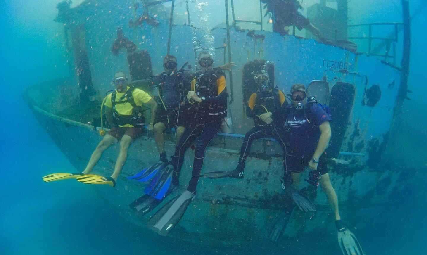Dive group on a shipwreck at Faro Luna